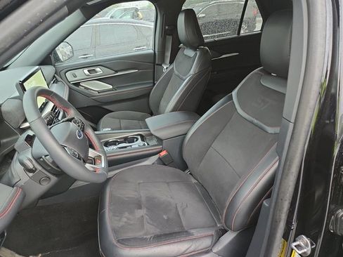 Used 2025 Ford Explorer ST AWD/4WD image 7