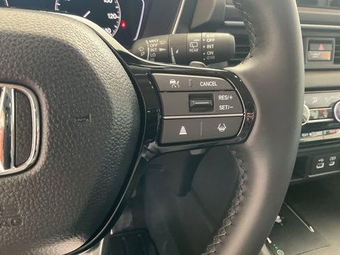 New 2025 Honda Pilot Touring image 12