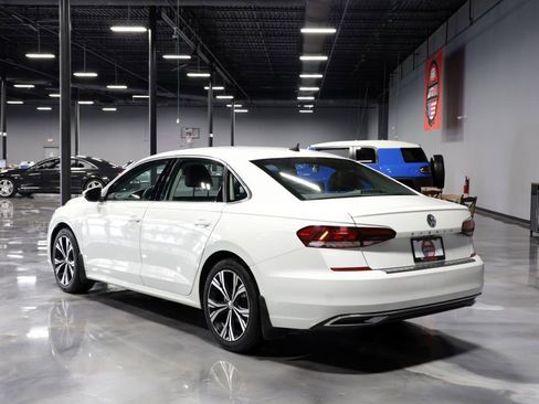 Used 2021 Volkswagen Passat 2.0T SE FWD image 5