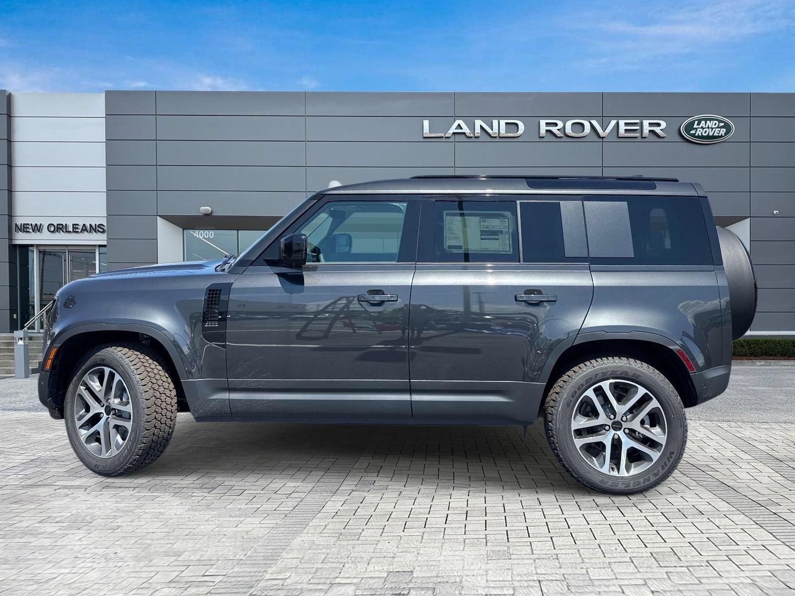 New 2026 Land Rover Defender 110 S AWD/4WD image 2