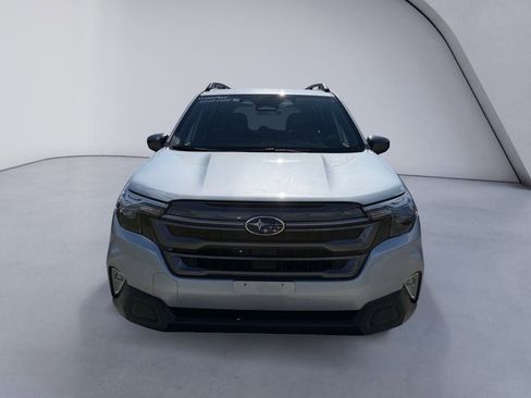 Used 2025 Subaru Forester Premium AWD/4WD image 8