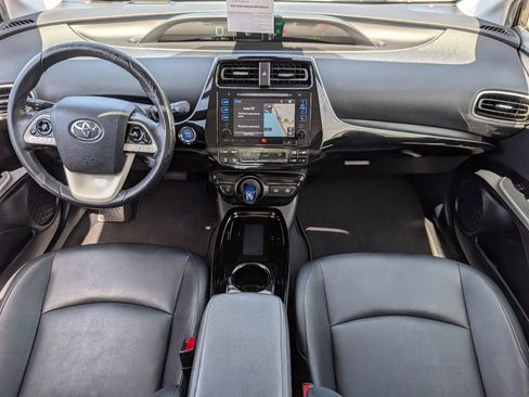 Used 2017 Toyota Prius Four w/ Premium Convenience Package FWD image 4