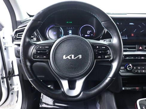 Used 2022 Kia Niro EX Premium w/ Cold Weather Package FWD image 12