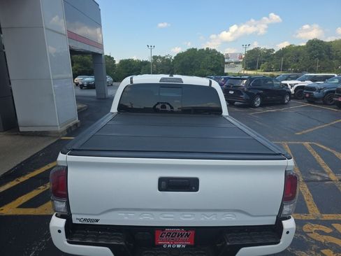 Used 2021 Toyota Tacoma TRD Sport w/ TRD Premium Sport Package AWD/4WD image 6