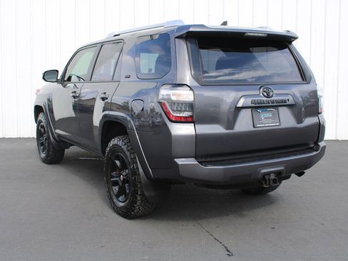 Used 2016 Toyota 4Runner SR5 AWD/4WD image 2