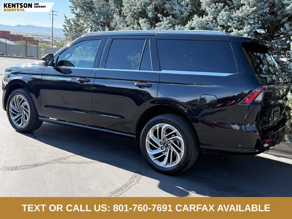 Used 2025 Lincoln Navigator Reserve AWD/4WD image 4