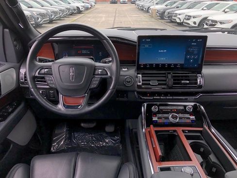 Used 2022 Lincoln Navigator Reserve image 14