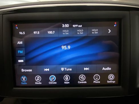 Used 2021 Chrysler Voyager LX w/ Cold Weather Group FWD image 16