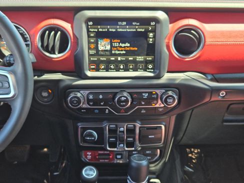 Used 2023 Jeep Wrangler Unlimited Rubicon 4xe AWD/4WD image 12