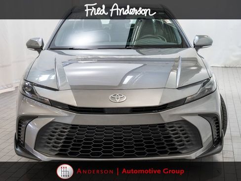 Used 2025 Toyota Camry SE FWD image 2