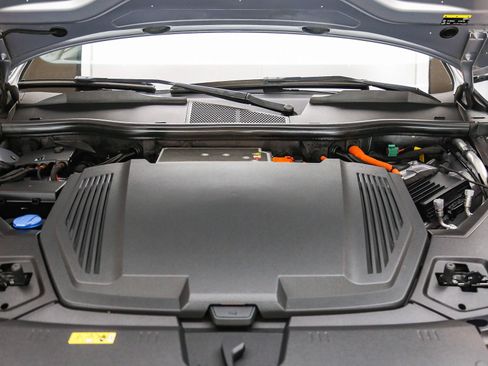 Used 2022 Audi e-tron S Premium Plus AWD/4WD image 29