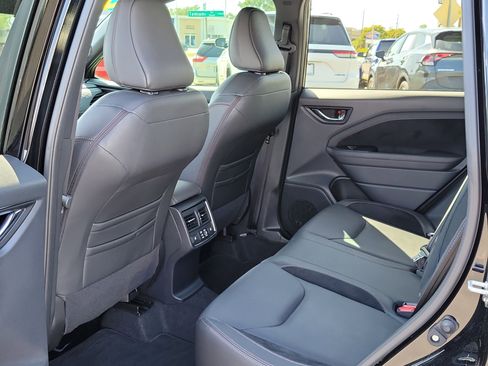 Used 2025 Subaru Forester Touring AWD/4WD image 12