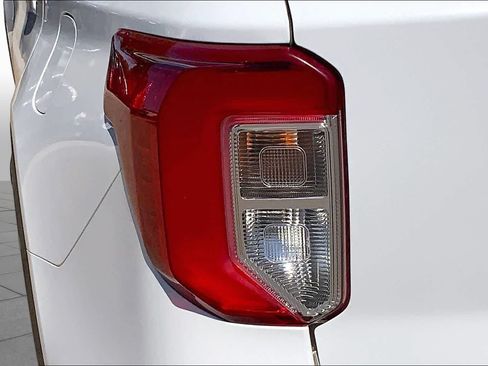 Certified 2021 Ford Explorer XLT w/ Equipment Group 202A AWD/4WD image 29