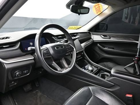 Used 2023 Jeep Grand Cherokee Limited AWD/4WD image 10