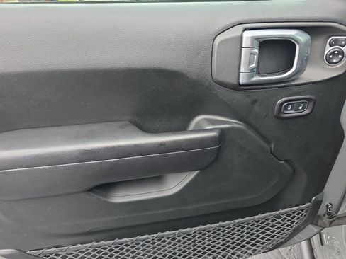 Used 2018 Jeep Wrangler Rubicon w/ Cold Weather Group image 5