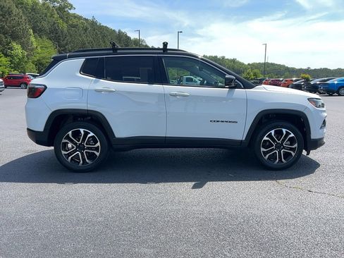 Used 2022 Jeep Compass Limited image 4