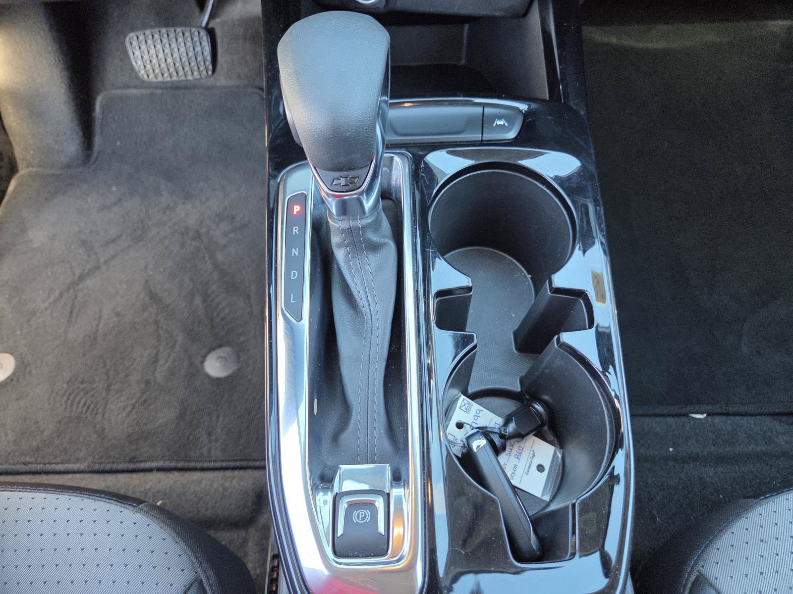 Used 2025 Chevrolet Trax LT w/ LT Convenience Package FWD image 26