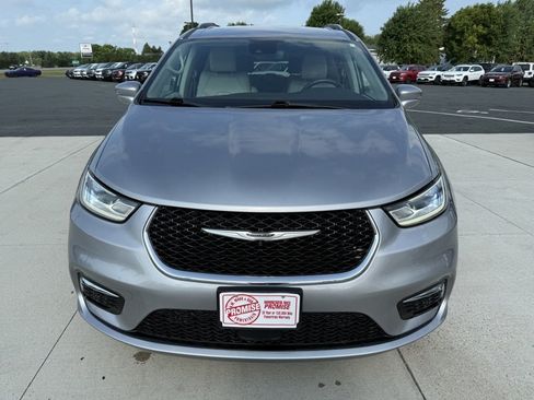 Used 2021 Chrysler Pacifica Touring-L w/ Premium & Safety Sphere Group AWD/4WD image 3
