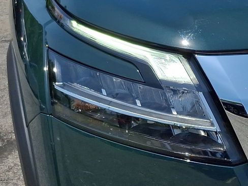 Certified 2023 Nissan Pathfinder Platinum w/ Cargo Package FWD image 10