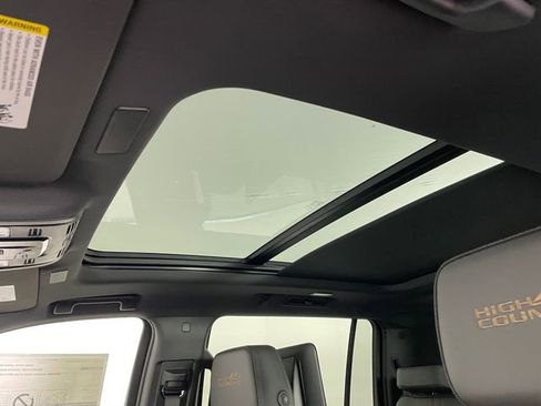 New 2026 Chevrolet Suburban High Country image 12