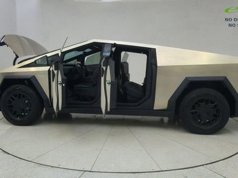 Used 2024 Tesla Cybertruck AWD Crew Cab image 69