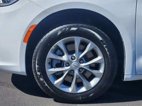 New 2026 Chrysler Pacifica Select AWD/4WD image 10