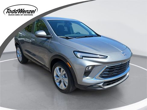 Used 2024 Buick Encore GX Preferred w/ Comfort Package FWD image 1