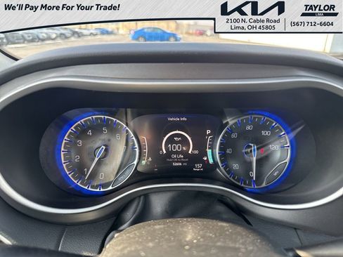Used 2024 Chrysler Pacifica Touring-L image 18