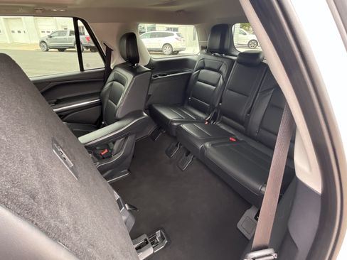 Used 2025 Lincoln Navigator Reserve AWD/4WD image 18