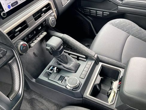 Used 2024 Toyota Tacoma SR5 AWD/4WD image 15