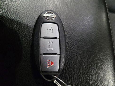 Used 2019 Nissan Pathfinder S AWD/4WD image 32