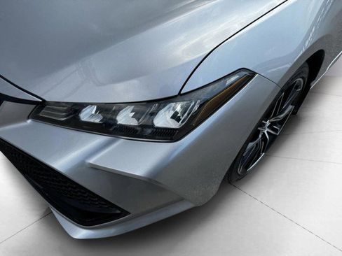 Used 2019 Toyota Avalon XSE image 11