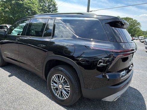 New 2026 Chevrolet Traverse LT w/ Driver Confidence Package AWD/4WD image 7