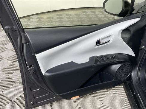 Used 2020 Toyota Prius XLE w/ Advanced Technology Package image 23