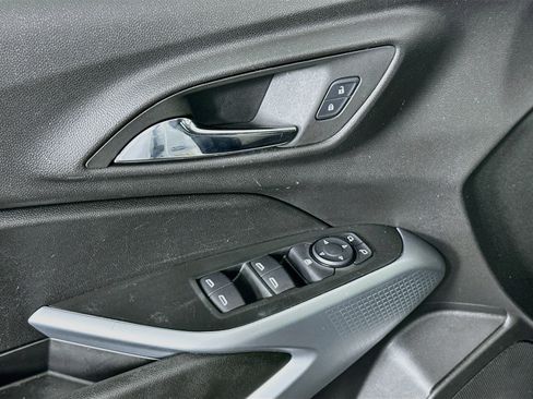 Used 2025 Chevrolet Trax LS FWD image 15