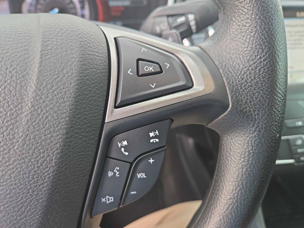 Used 2019 Ford Fusion SE FWD image 13