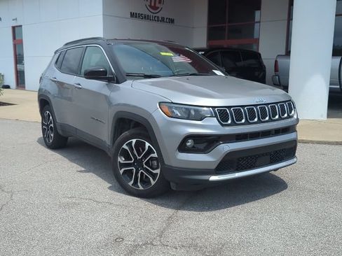Used 2024 Jeep Compass Limited AWD/4WD image 3