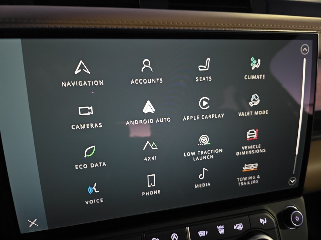 New 2026 Land Rover Defender 110 X-Dynamic SE AWD/4WD image 16
