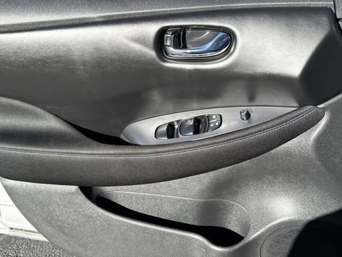 Certified 2025 Nissan Leaf S image 7