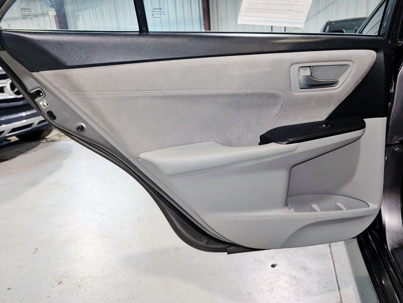 Used 2016 Toyota Camry XSE w/ Moonroof Package FWD image 19