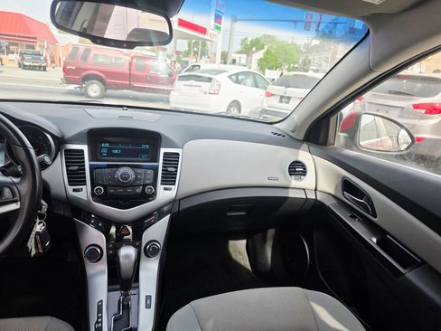 Used 2012 Chevrolet Cruze LT image 18