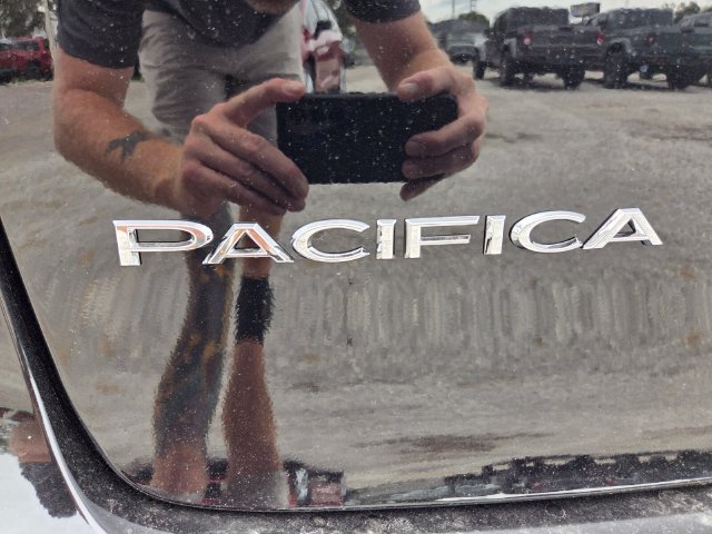 New 2027 Chrysler Pacifica Select FWD image 16