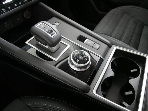 New 2025 Mitsubishi Outlander SE image 6