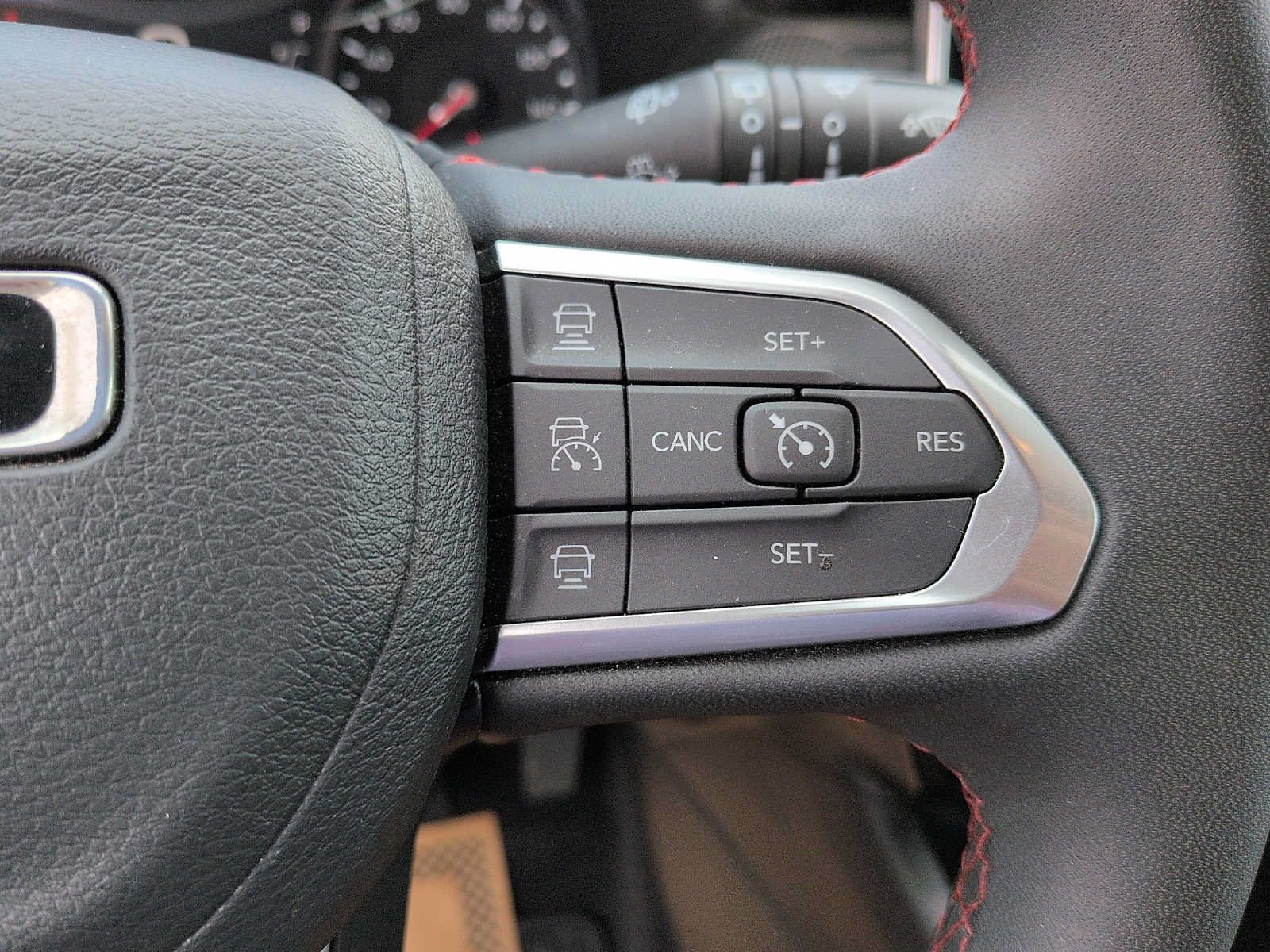 Used 2025 Jeep Compass Trailhawk AWD/4WD image 16