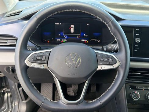 Certified 2022 Volkswagen Taos SE image 16