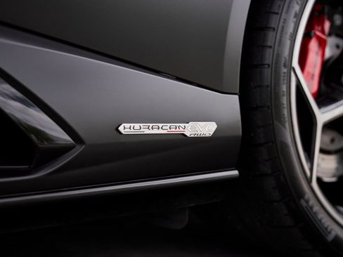 Used 2021 Lamborghini Huracan EVO image 8