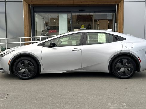Used 2023 Toyota Prius LE image 5