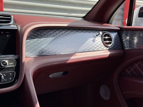 Used 2021 Bentley Bentayga V8 w/ First Edition Specification image 27