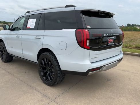 Used 2025 Ford Expedition Platinum AWD/4WD image 7