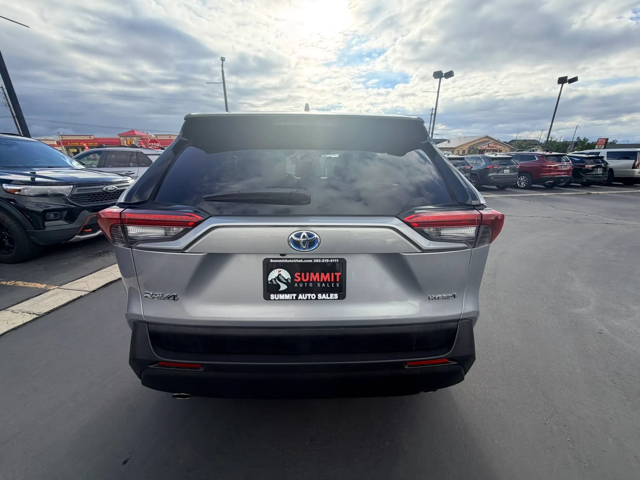 Used 2021 Toyota RAV4 XLE w/ XLE Grade Weather Package AWD/4WD image 4